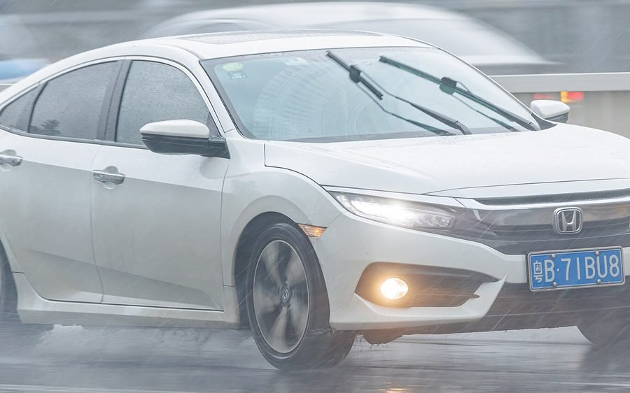 2021 Honda Civic Oriel 1.5 VTEC Turbo in Platinum White Pearl, photo 5 of 5