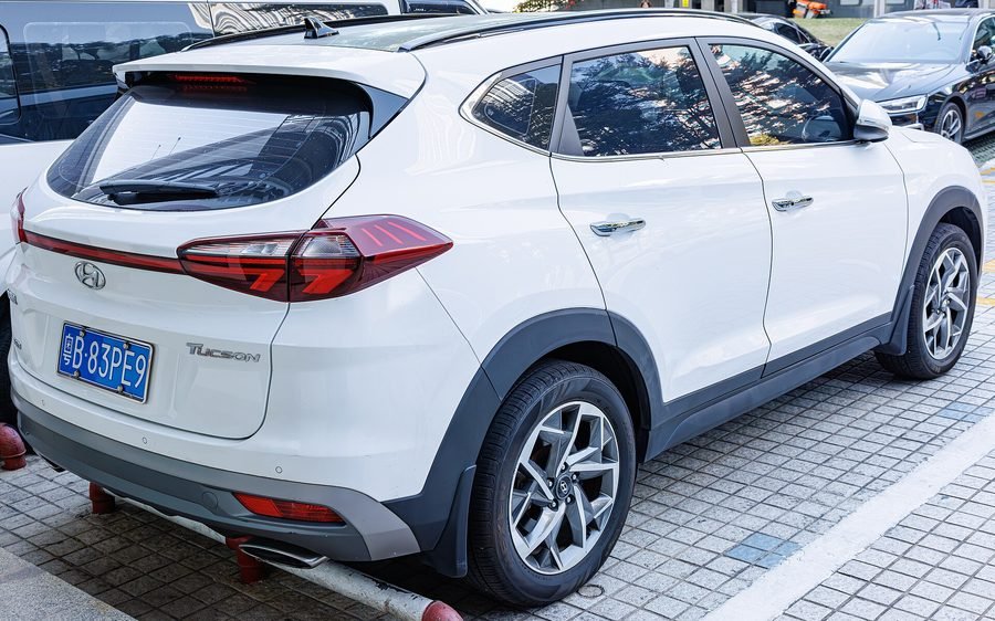 2022 Hyundai Tucson GLS Sport FWD in Polar White, photo 3 of 3
